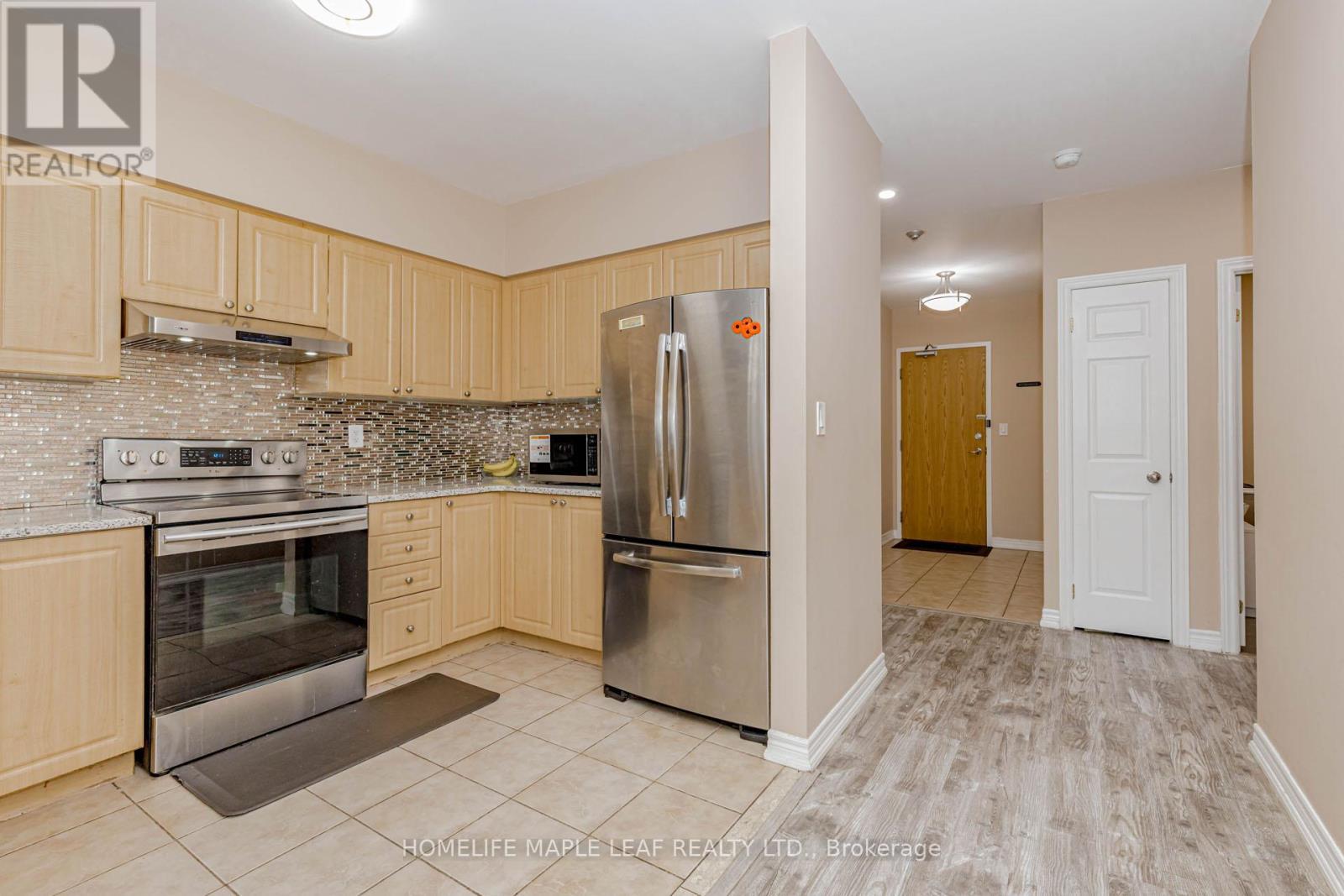 404 - 7340 Markham Road, Markham, ON - Indoor Photo Showing Kitchen With Upgraded Kitchen