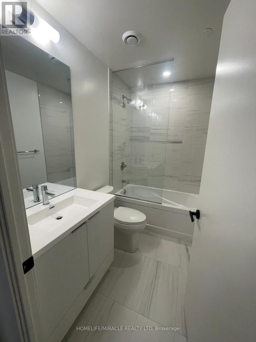 4001 - 8 Interchange Way, Vaughan, ON - Indoor Photo Showing Bathroom