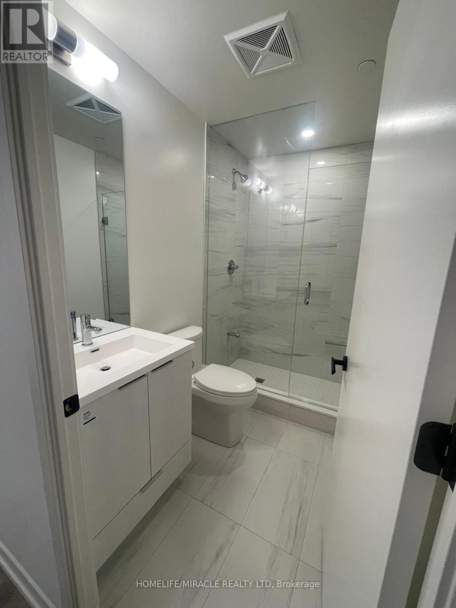 4001 - 8 Interchange Way, Vaughan, ON - Indoor Photo Showing Bathroom