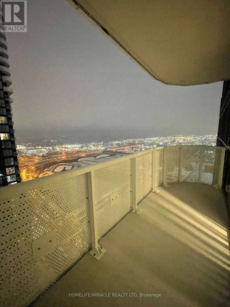 4001 - 8 Interchange Way, Vaughan, ON - Outdoor With View