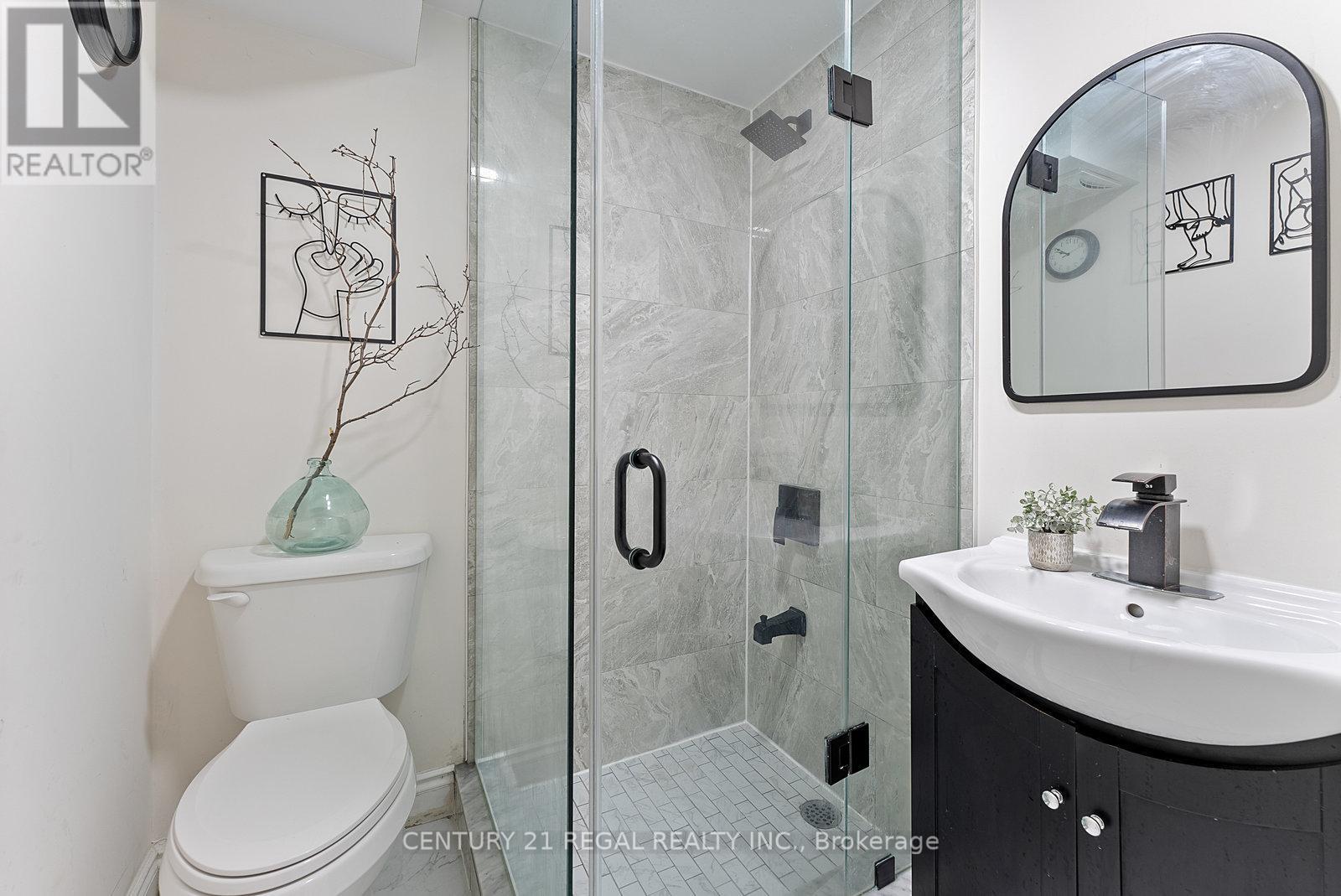 Lower - 43 Tollgate Street, Brampton, ON - Indoor Photo Showing Bathroom