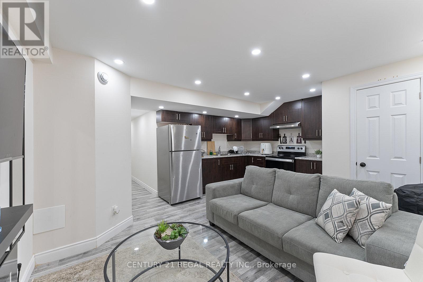 Lower - 43 Tollgate Street, Brampton, ON - Indoor Photo Showing Living Room