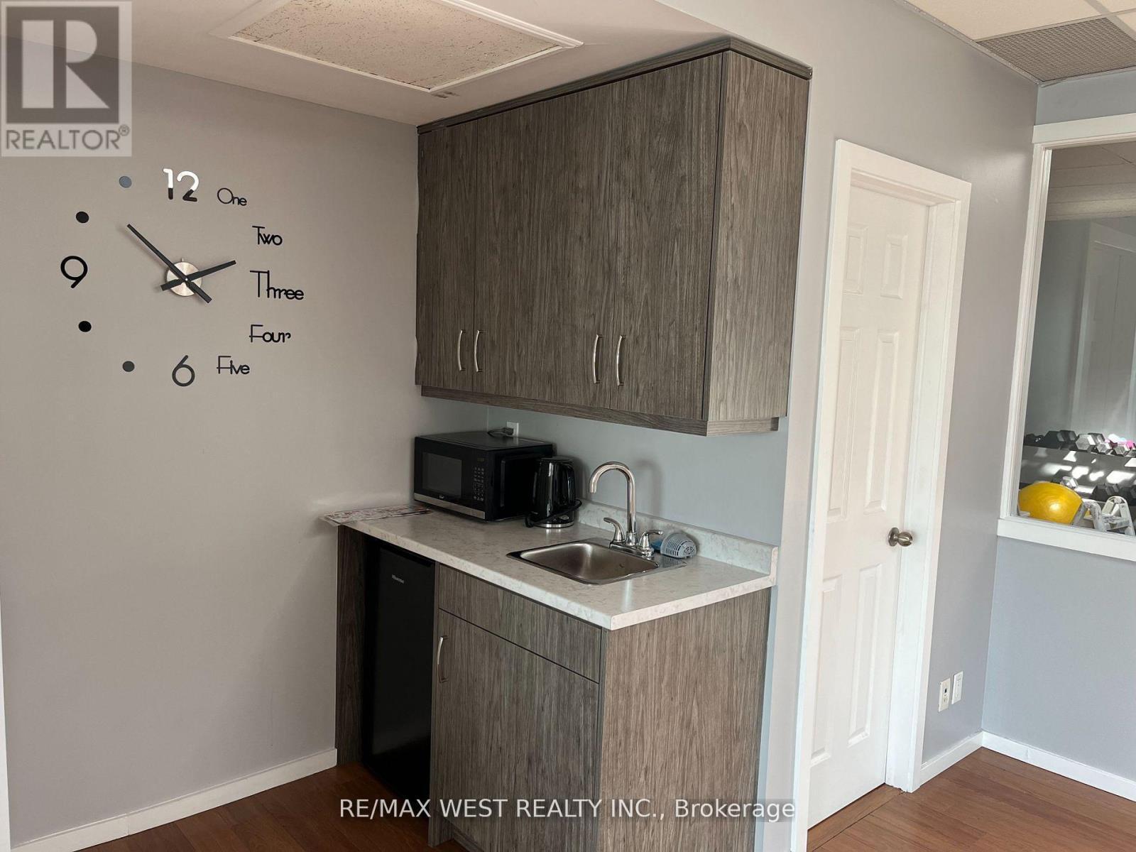 36-Uppr - 300 New Toronto Street, Toronto, ON