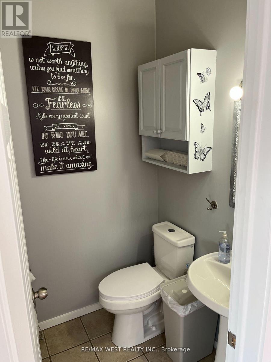 36-Uppr - 300 New Toronto Street, Toronto, ON