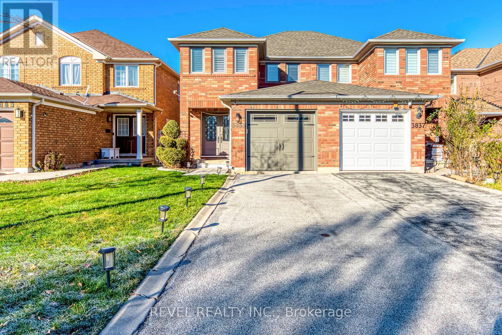 3839 Spicewood Way, Mississauga, ON - Outdoor With Facade