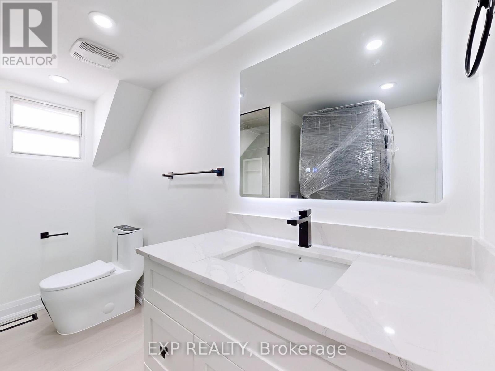 685 Jane Street, Toronto, ON - Indoor Photo Showing Bathroom