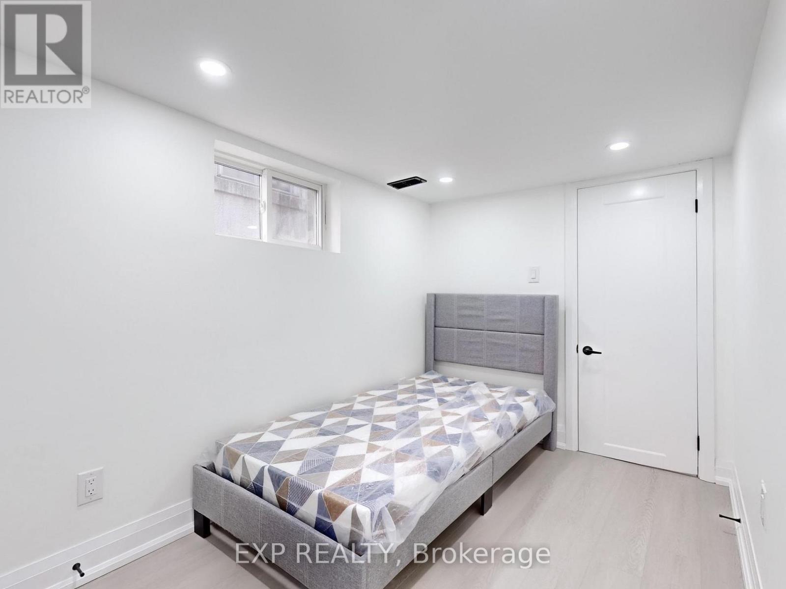 685 Jane Street, Toronto, ON - Indoor Photo Showing Bedroom