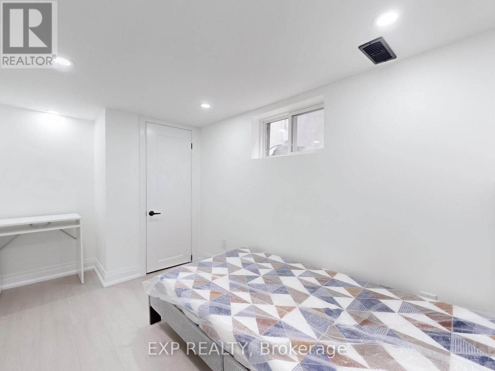 685 Jane Street, Toronto, ON - Indoor Photo Showing Bedroom