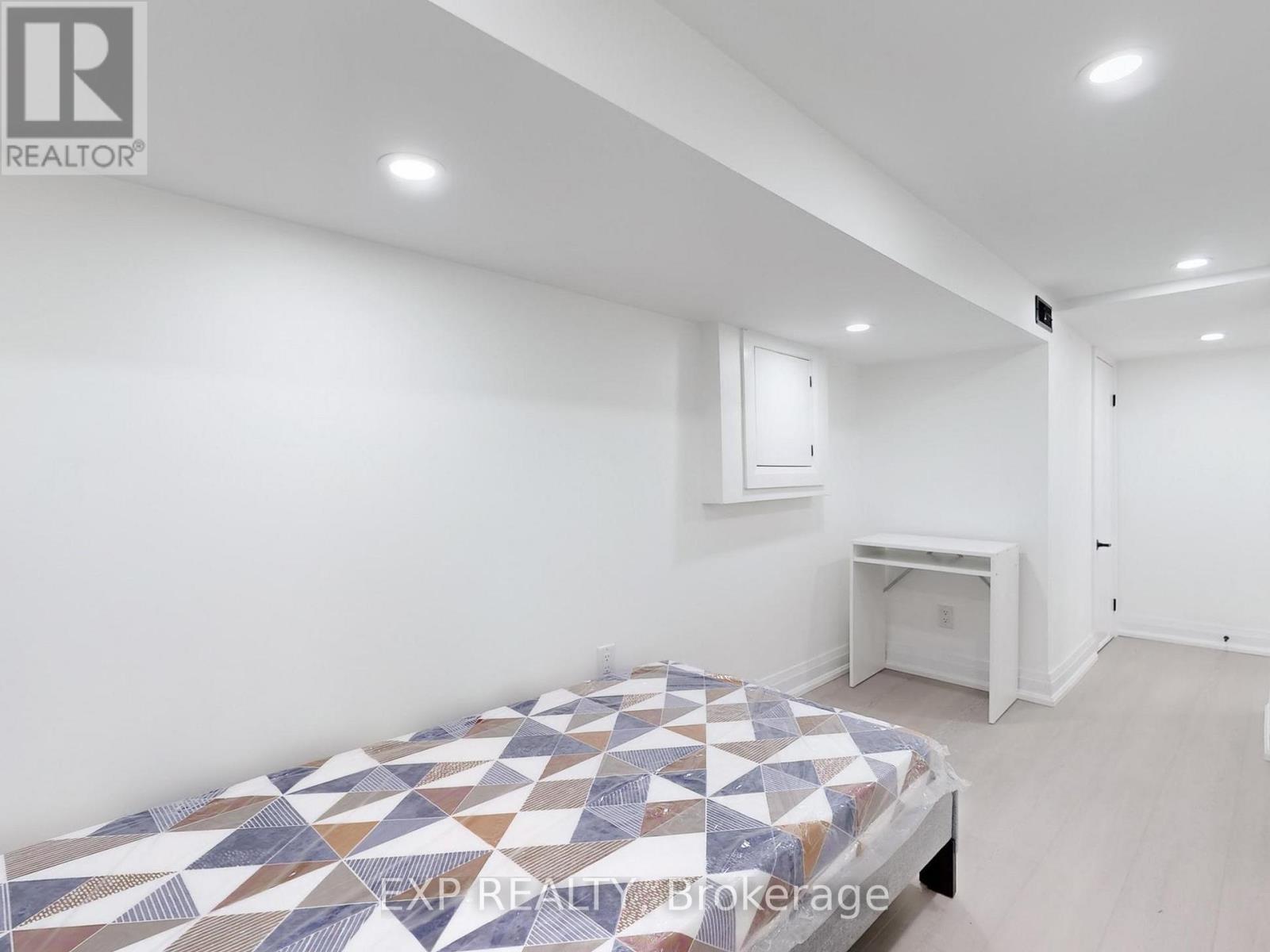 685 Jane Street, Toronto, ON - Indoor Photo Showing Bedroom