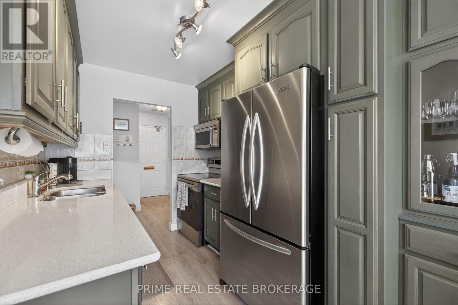 102 - 135 Baseline Road W, London South (South E), ON