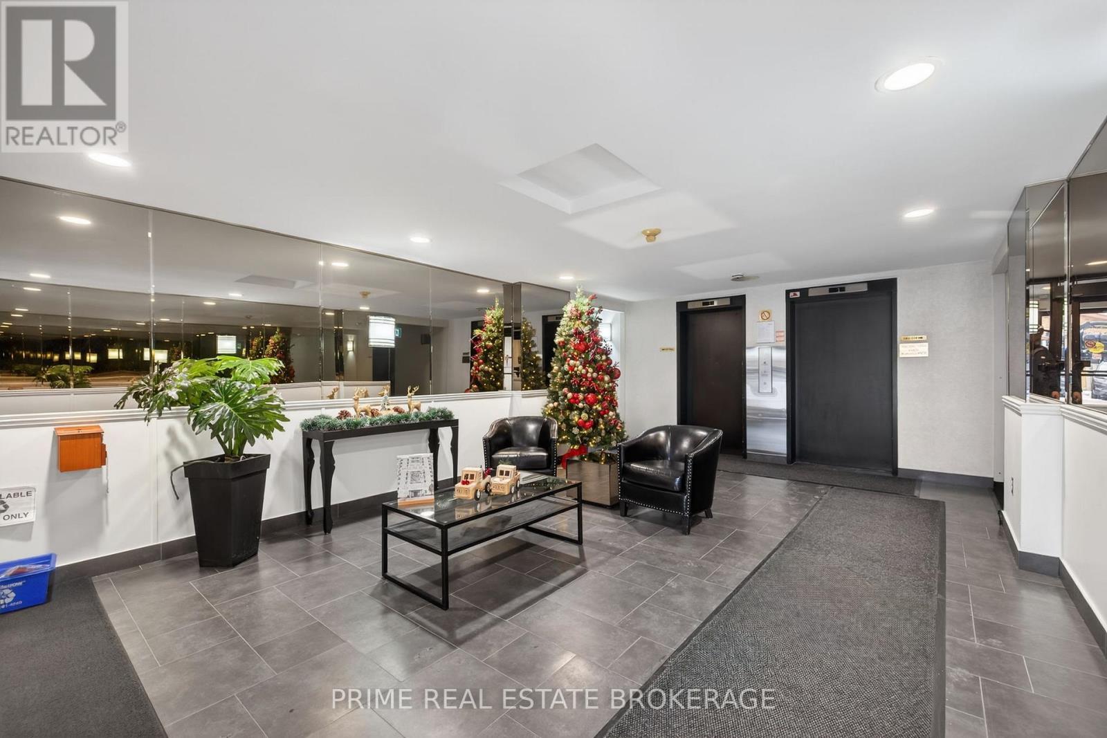 102 - 135 Baseline Road W, London South (South E), ON