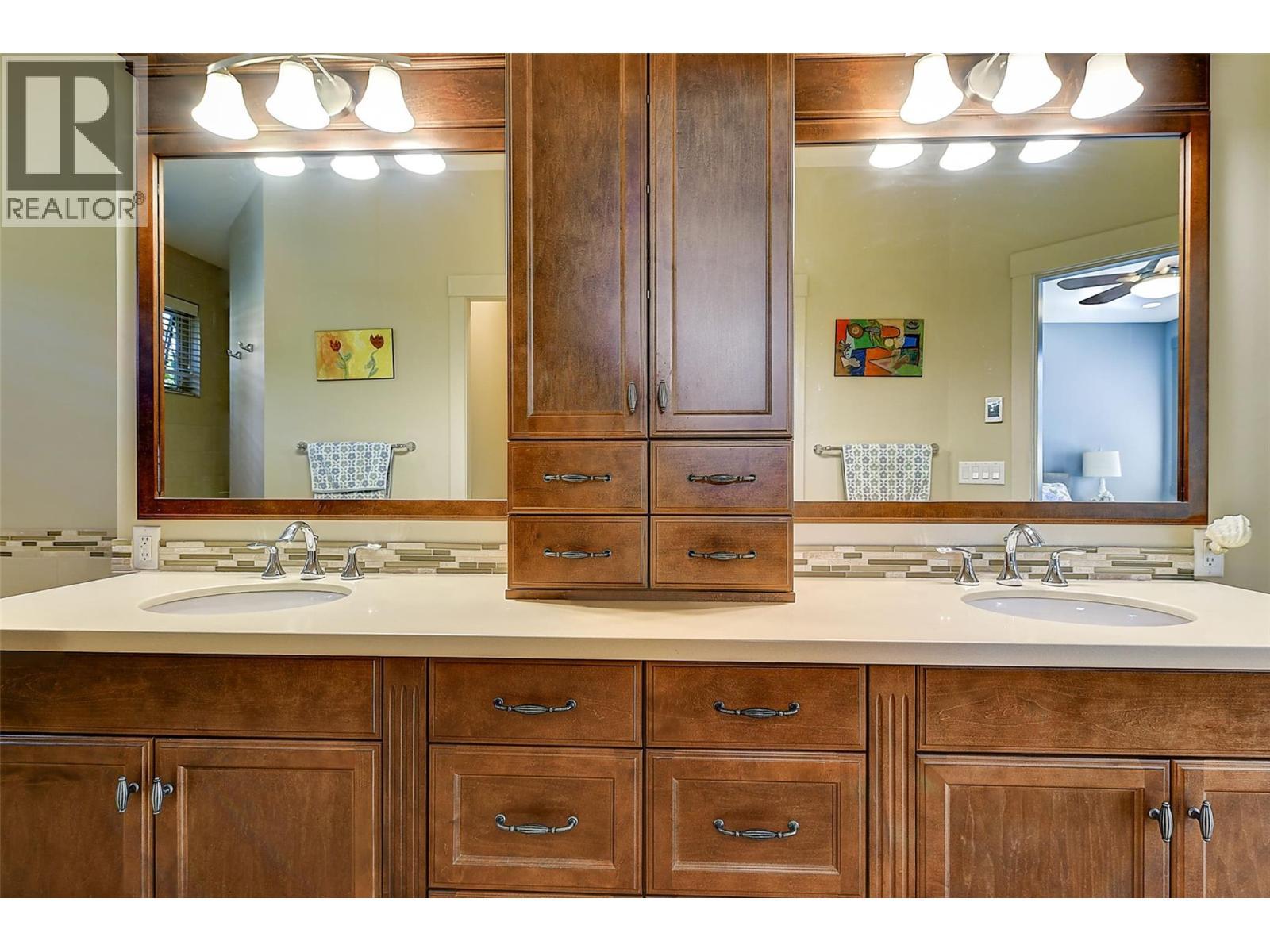 1147 Glenview Court, Kelowna, BC - Indoor Photo Showing Bathroom