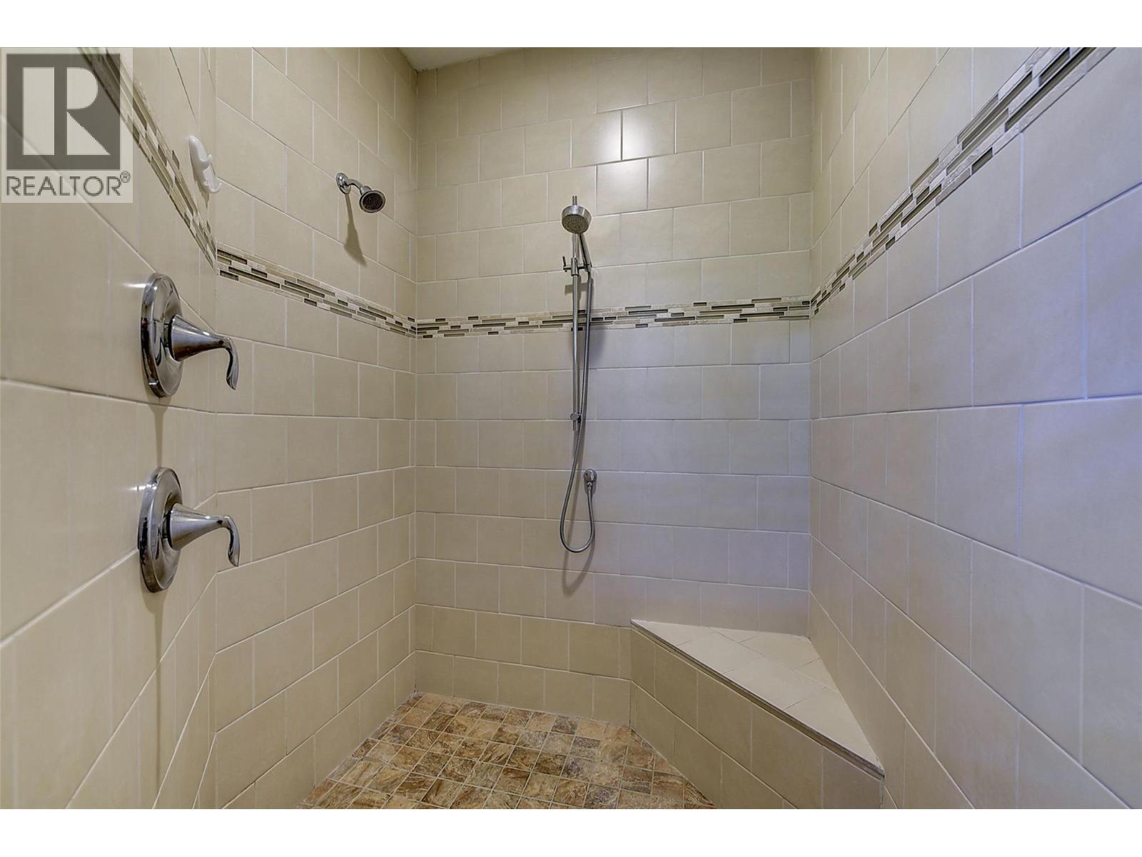 1147 Glenview Court, Kelowna, BC - Indoor Photo Showing Bathroom