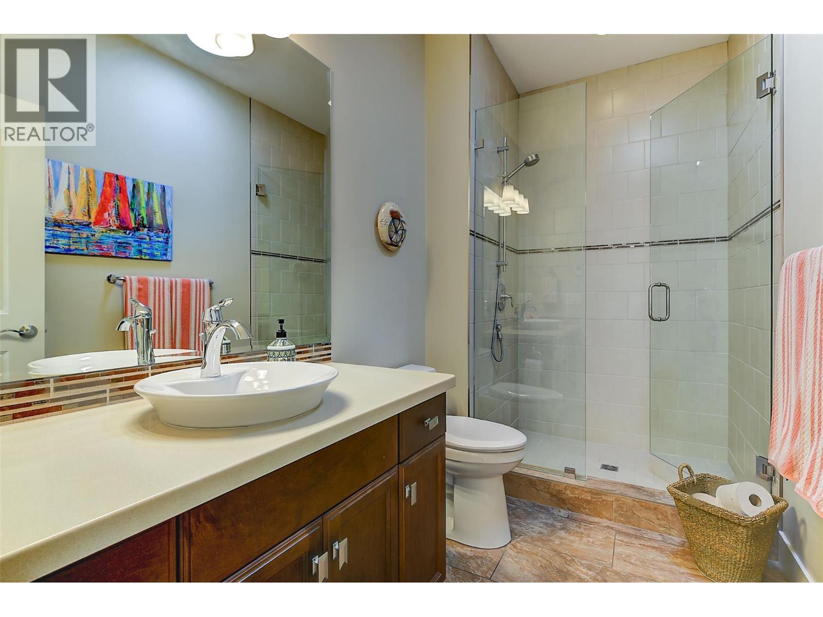 1147 Glenview Court, Kelowna, BC - Indoor Photo Showing Bathroom