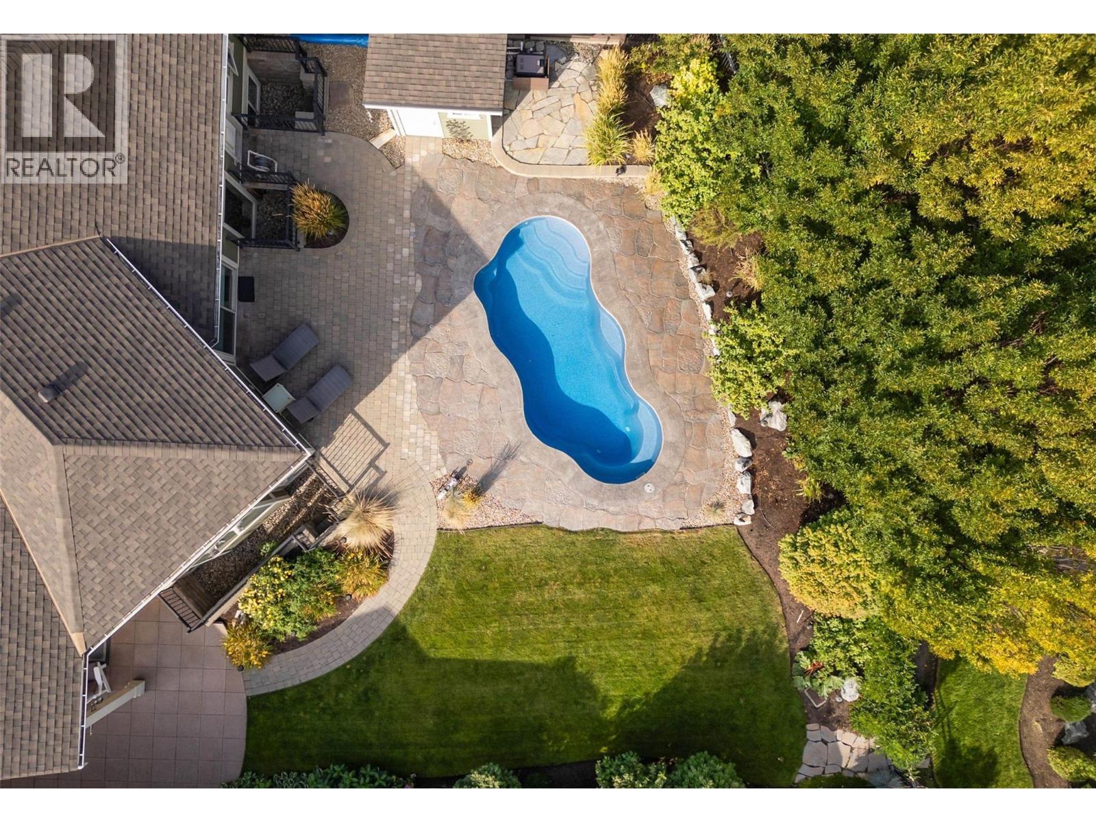 1147 Glenview Court, Kelowna, BC - Outdoor With In Ground Pool