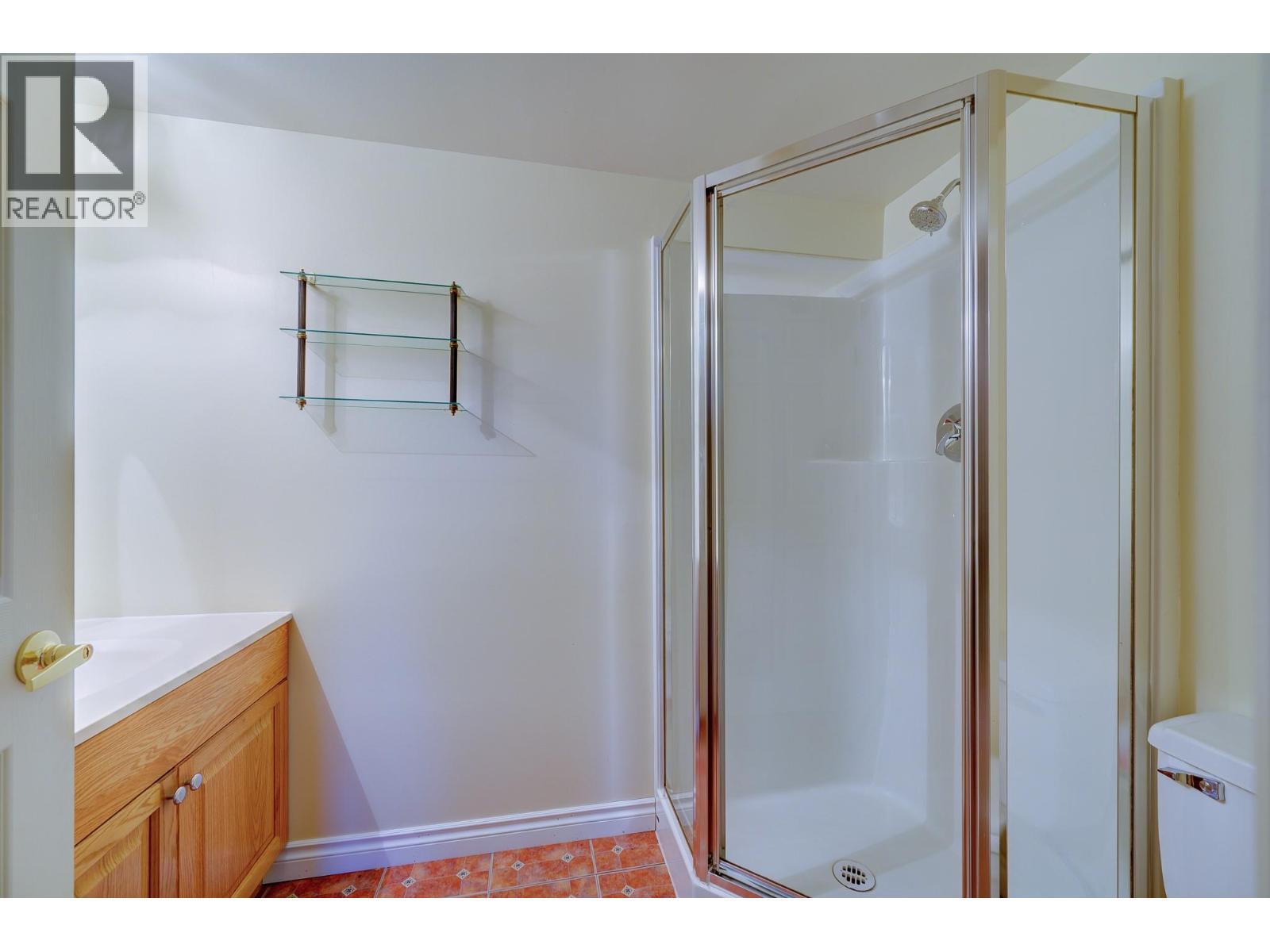 1047 Lamar Place, Kamloops, BC - Indoor Photo Showing Bathroom