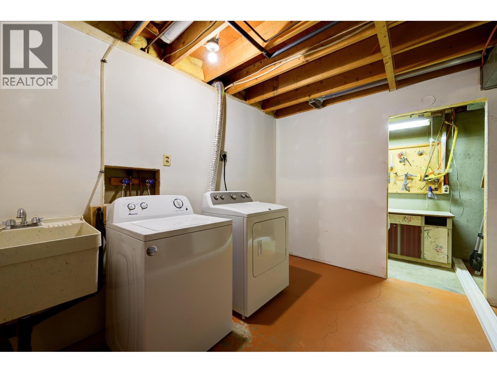 1047 Lamar Place, Kamloops, BC - Indoor Photo Showing Laundry Room