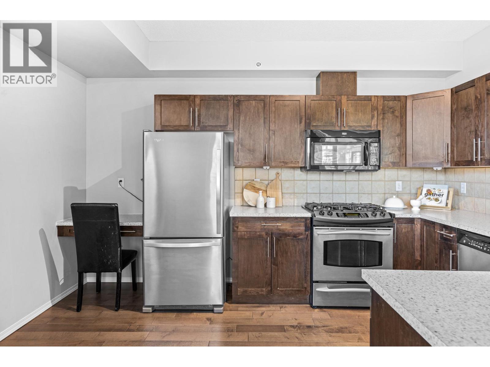 1128 Sunset Drive Unit# 401, Kelowna, BC - Indoor Photo Showing Kitchen With Stainless Steel Kitchen
