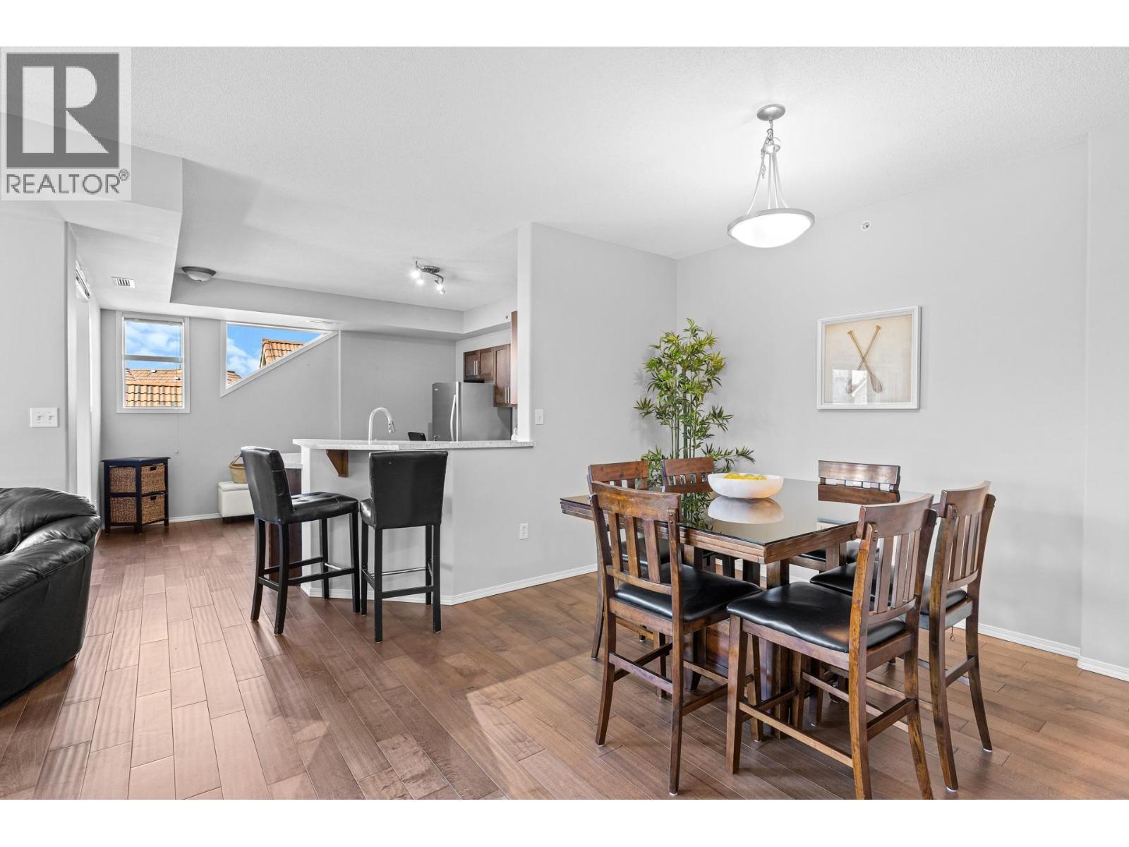 1128 Sunset Drive Unit# 401, Kelowna, BC - Indoor Photo Showing Dining Room