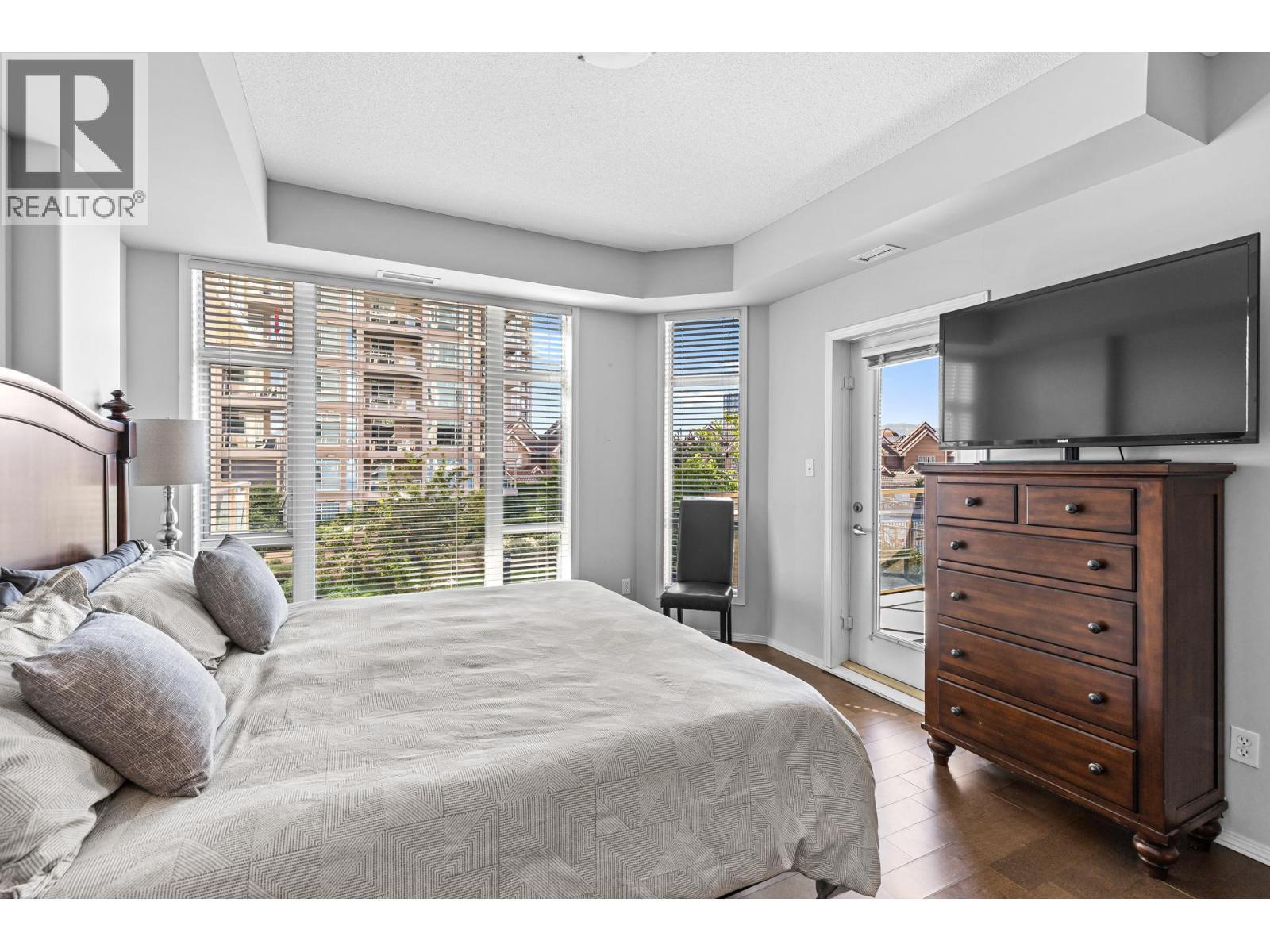 1128 Sunset Drive Unit# 401, Kelowna, BC - Indoor Photo Showing Bedroom