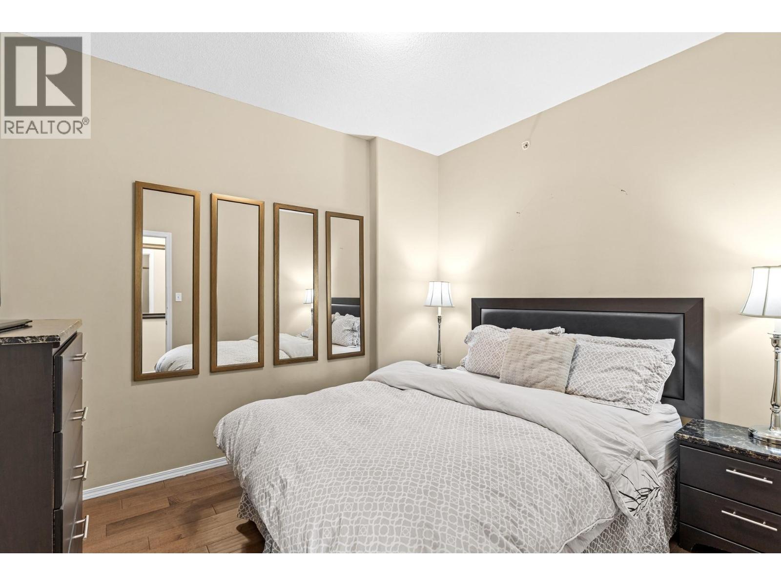 1128 Sunset Drive Unit# 401, Kelowna, BC - Indoor Photo Showing Bedroom