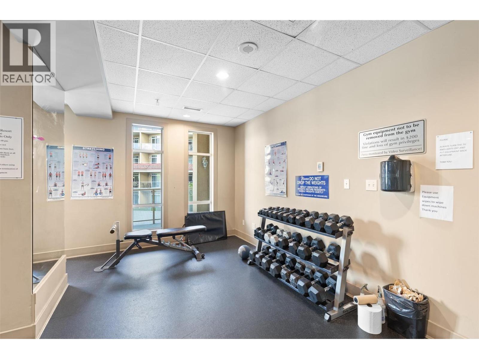 1128 Sunset Drive Unit# 401, Kelowna, BC - Indoor Photo Showing Gym Room