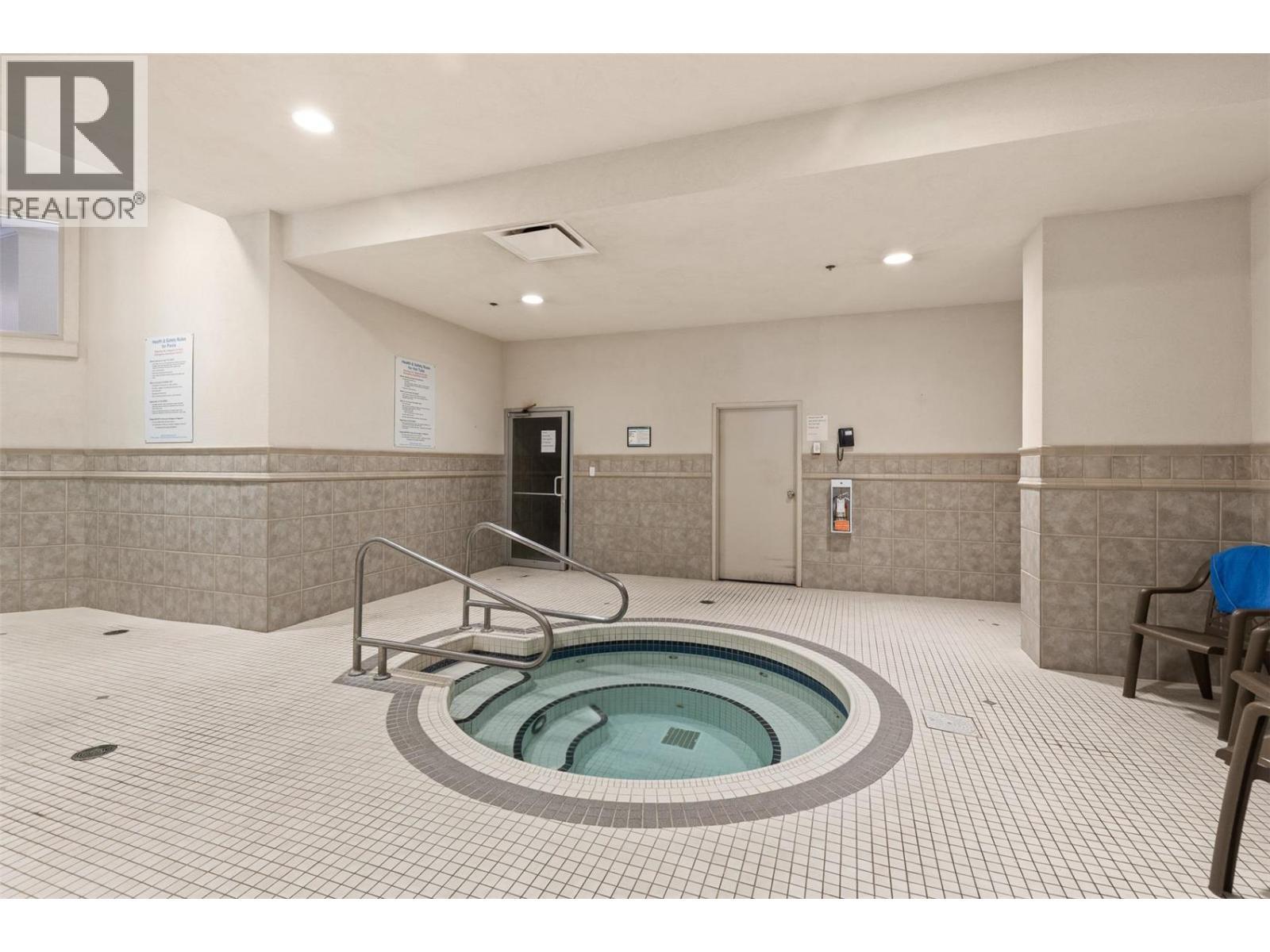 1128 Sunset Drive Unit# 401, Kelowna, BC - Indoor Photo Showing Other Room