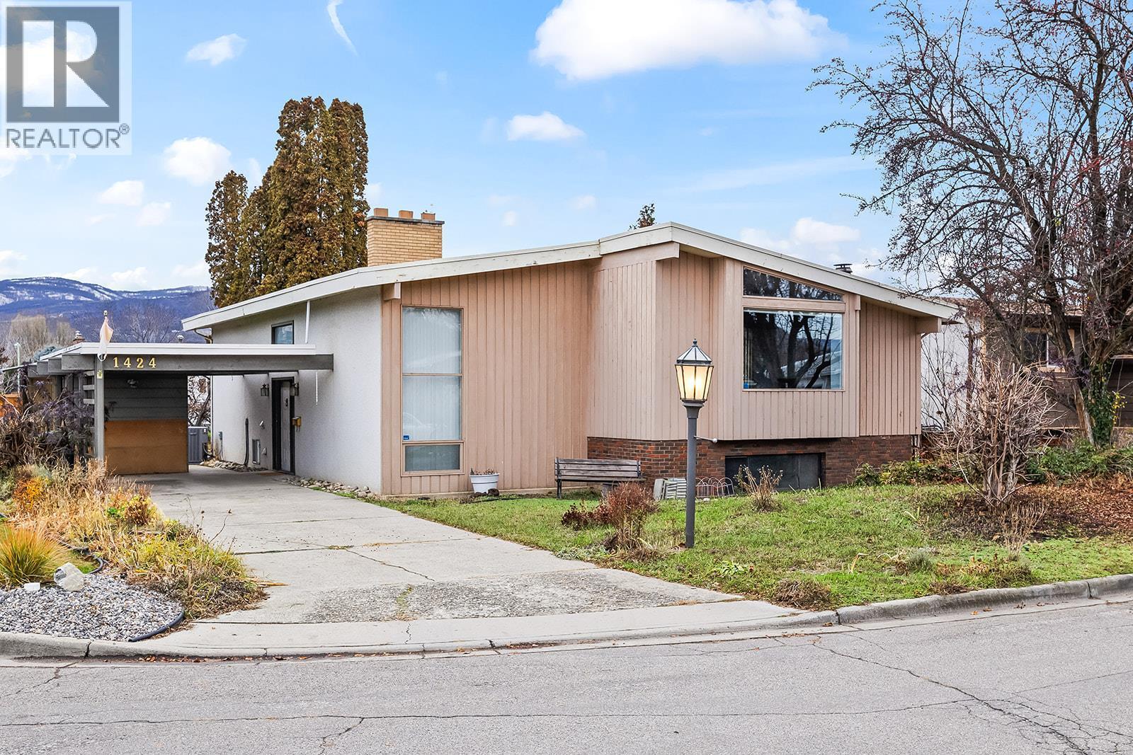 1424 Lombardy Square, Kelowna, BC - Outdoor