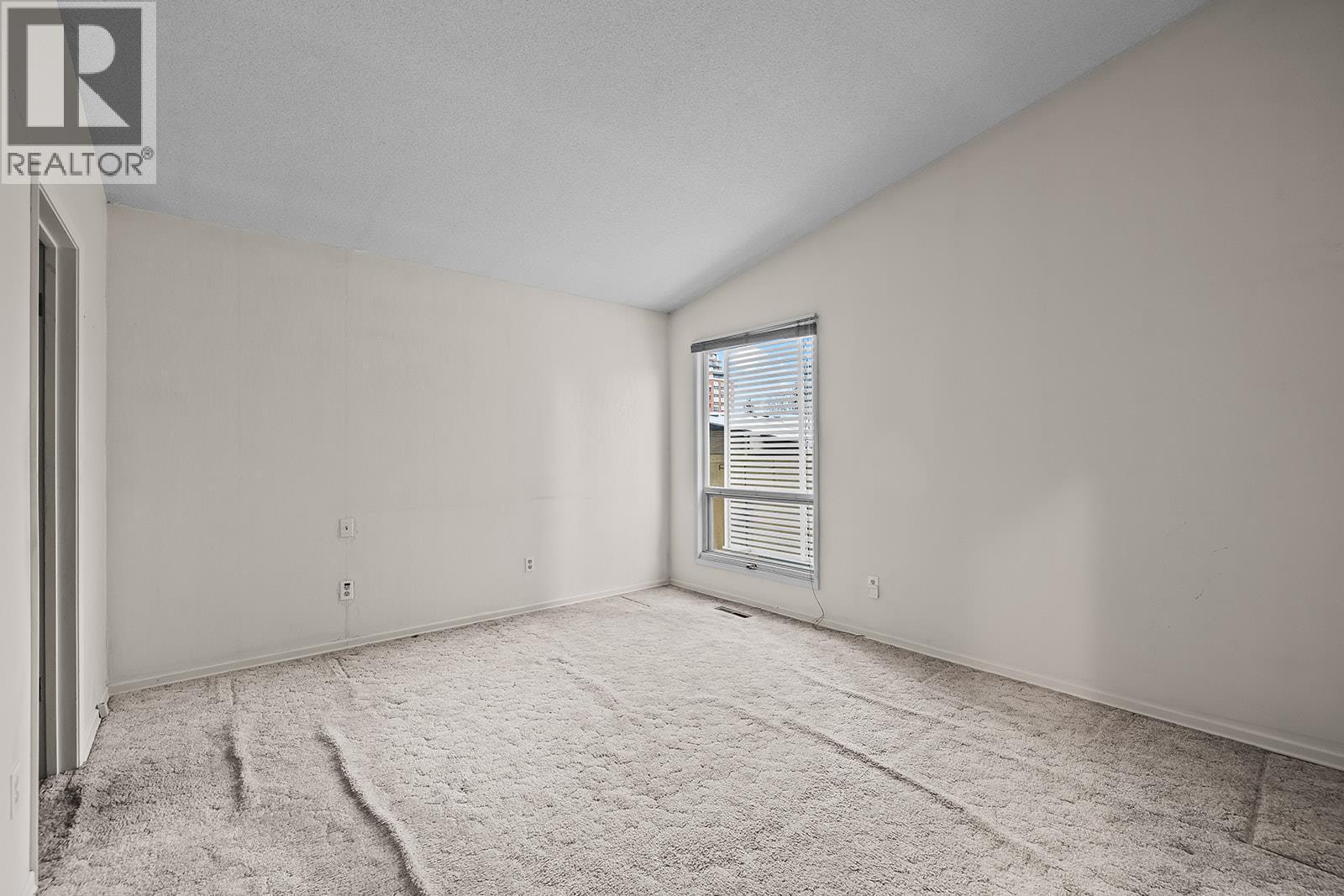 1424 Lombardy Square, Kelowna, BC - Indoor Photo Showing Other Room