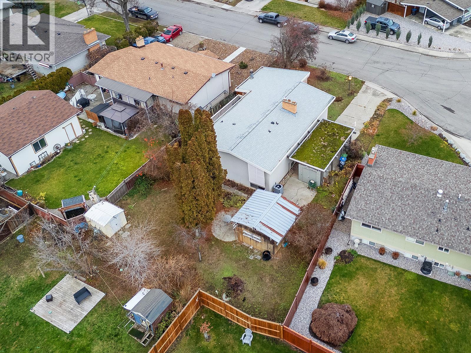 1424 Lombardy Square, Kelowna, BC - Outdoor