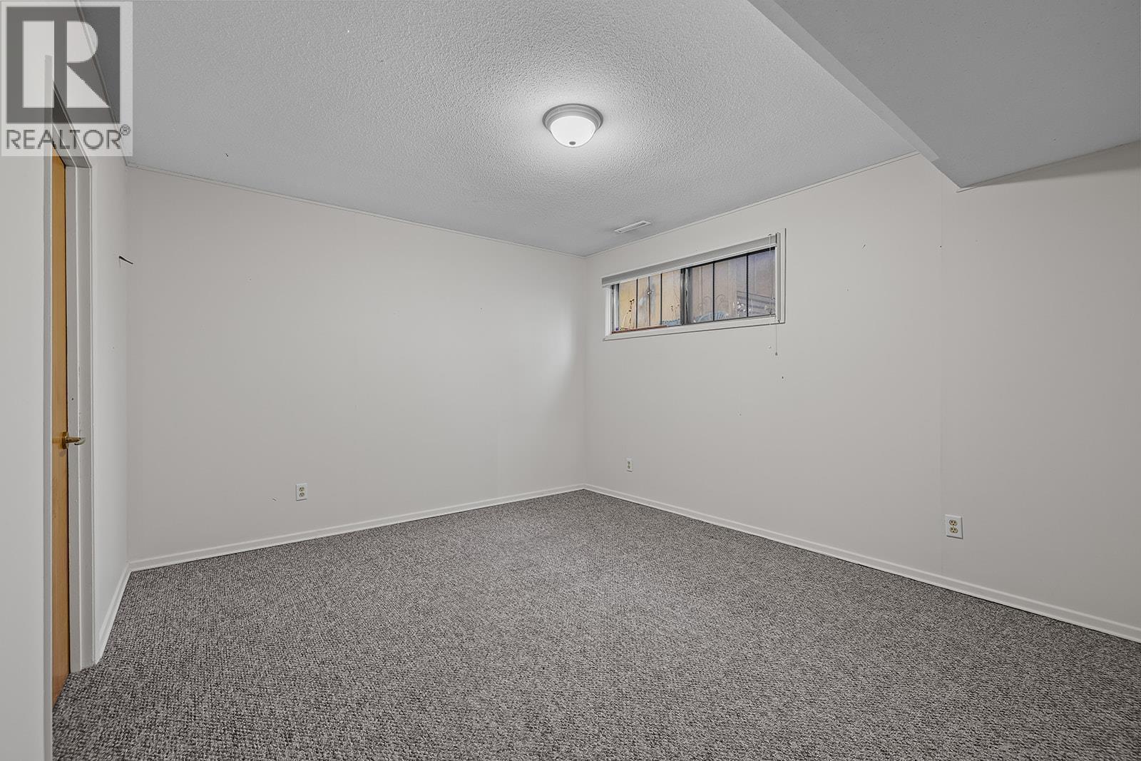 1424 Lombardy Square, Kelowna, BC - Indoor Photo Showing Other Room