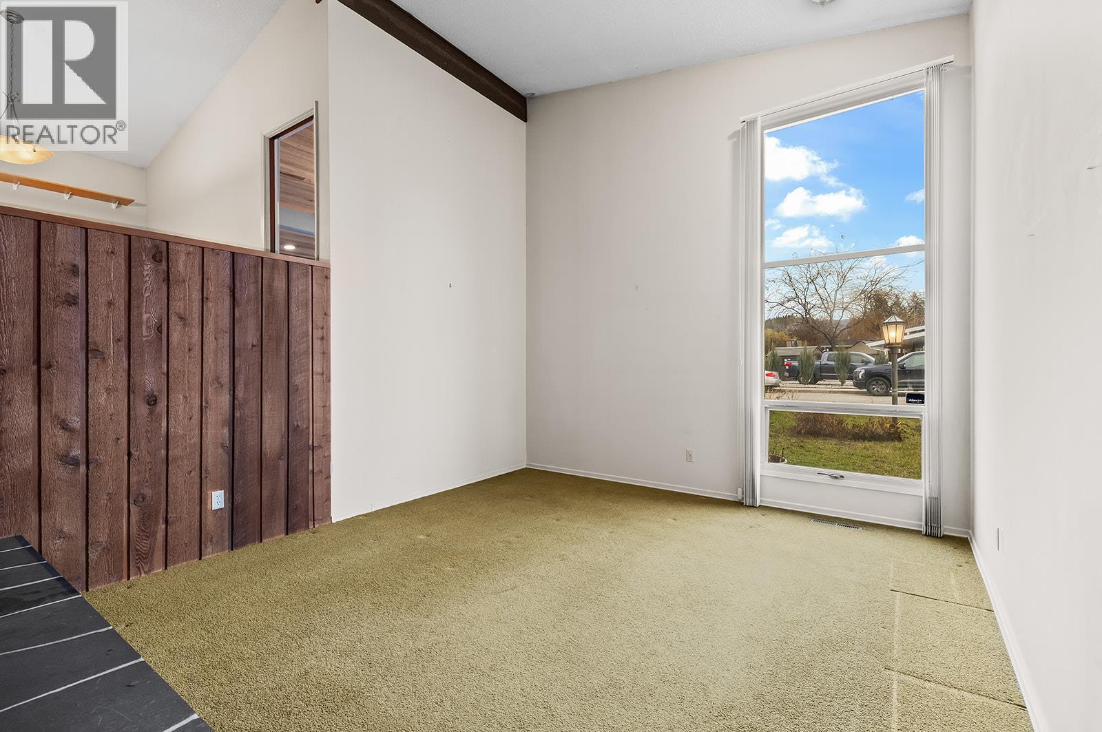 1424 Lombardy Square, Kelowna, BC - Indoor Photo Showing Other Room