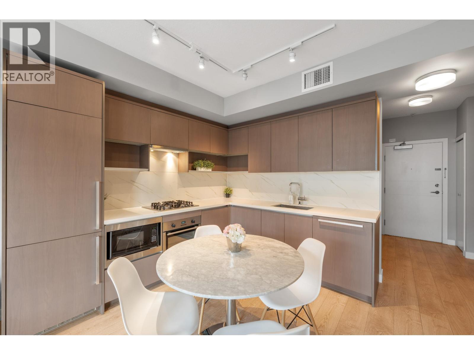 311 9388 Odlin Road, Richmond, BC - Indoor