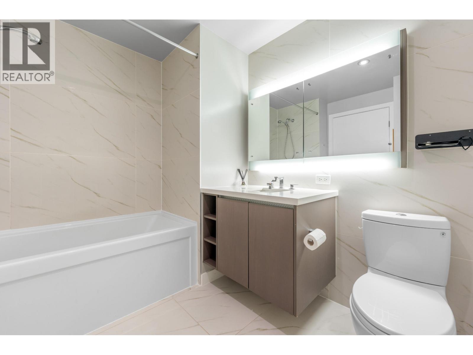 311 9388 Odlin Road, Richmond, BC - Indoor Photo Showing Bathroom