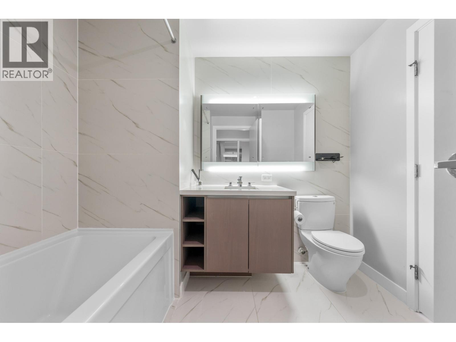 311 9388 Odlin Road, Richmond, BC - Indoor Photo Showing Bathroom
