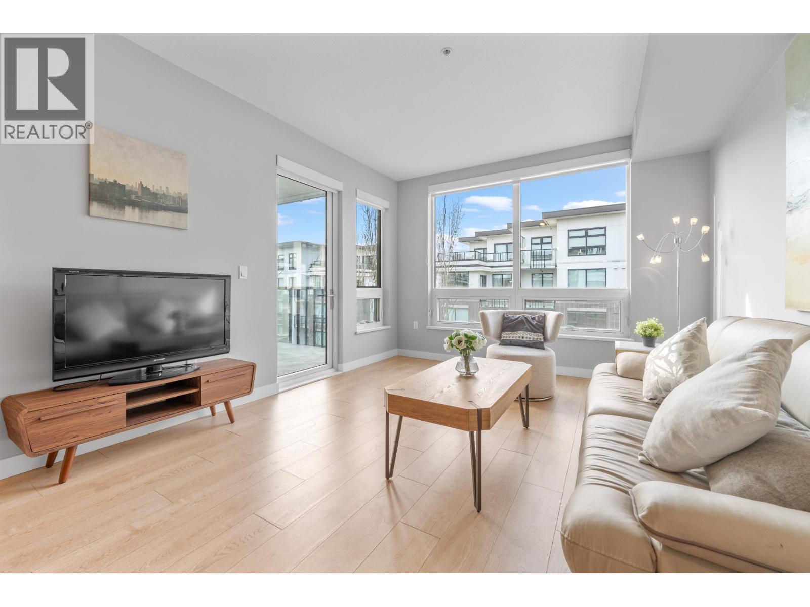 311 9388 Odlin Road, Richmond, BC - Indoor Photo Showing Living Room