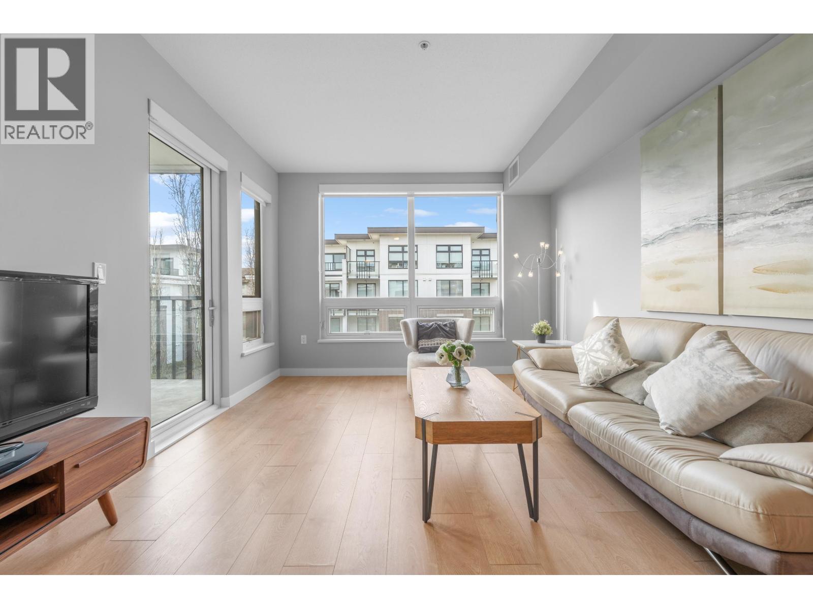 311 9388 Odlin Road, Richmond, BC - Indoor Photo Showing Living Room