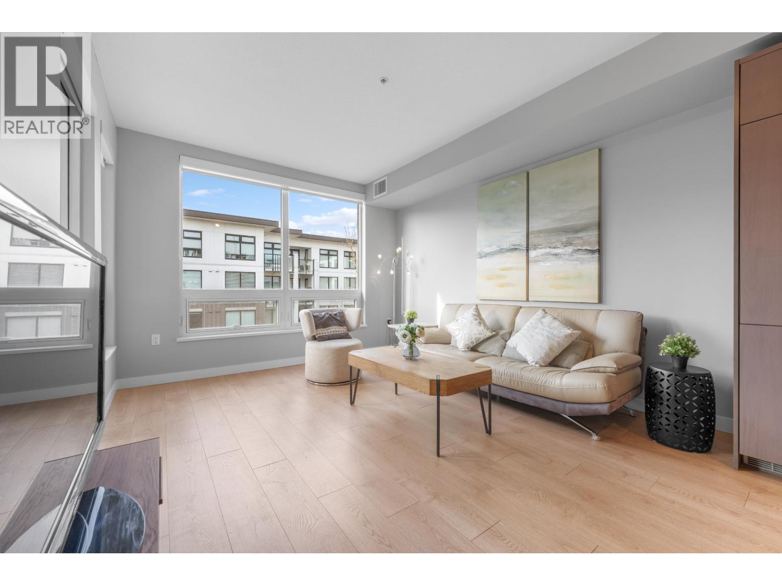 311 9388 Odlin Road, Richmond, BC - Indoor Photo Showing Living Room