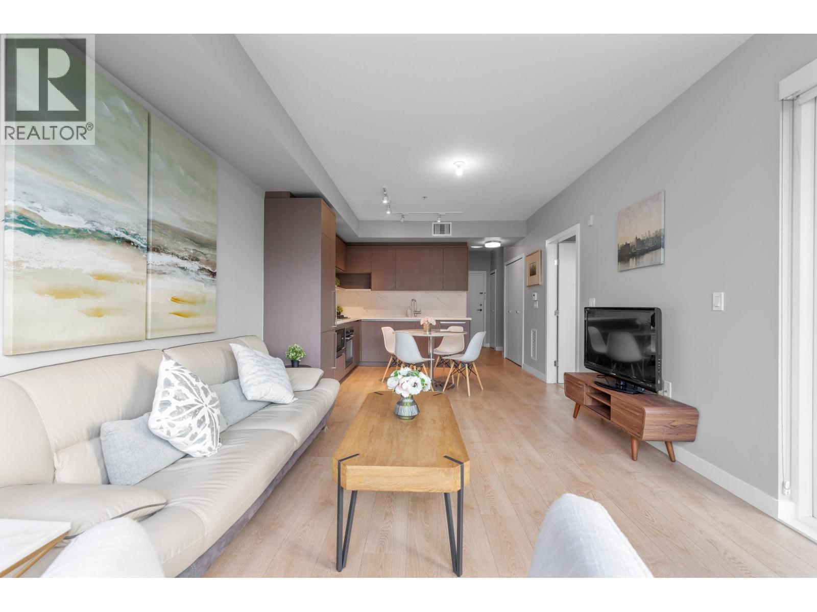 311 9388 Odlin Road, Richmond, BC - Indoor Photo Showing Living Room