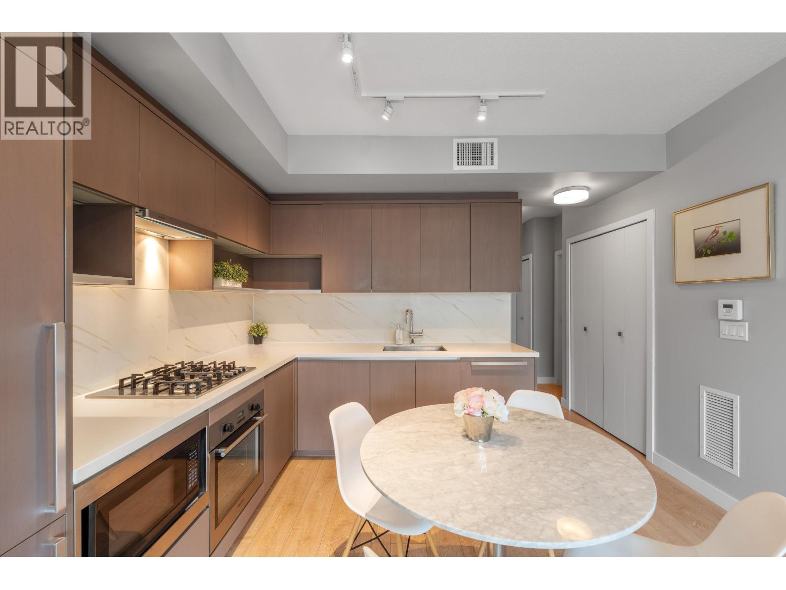 311 9388 Odlin Road, Richmond, BC - Indoor