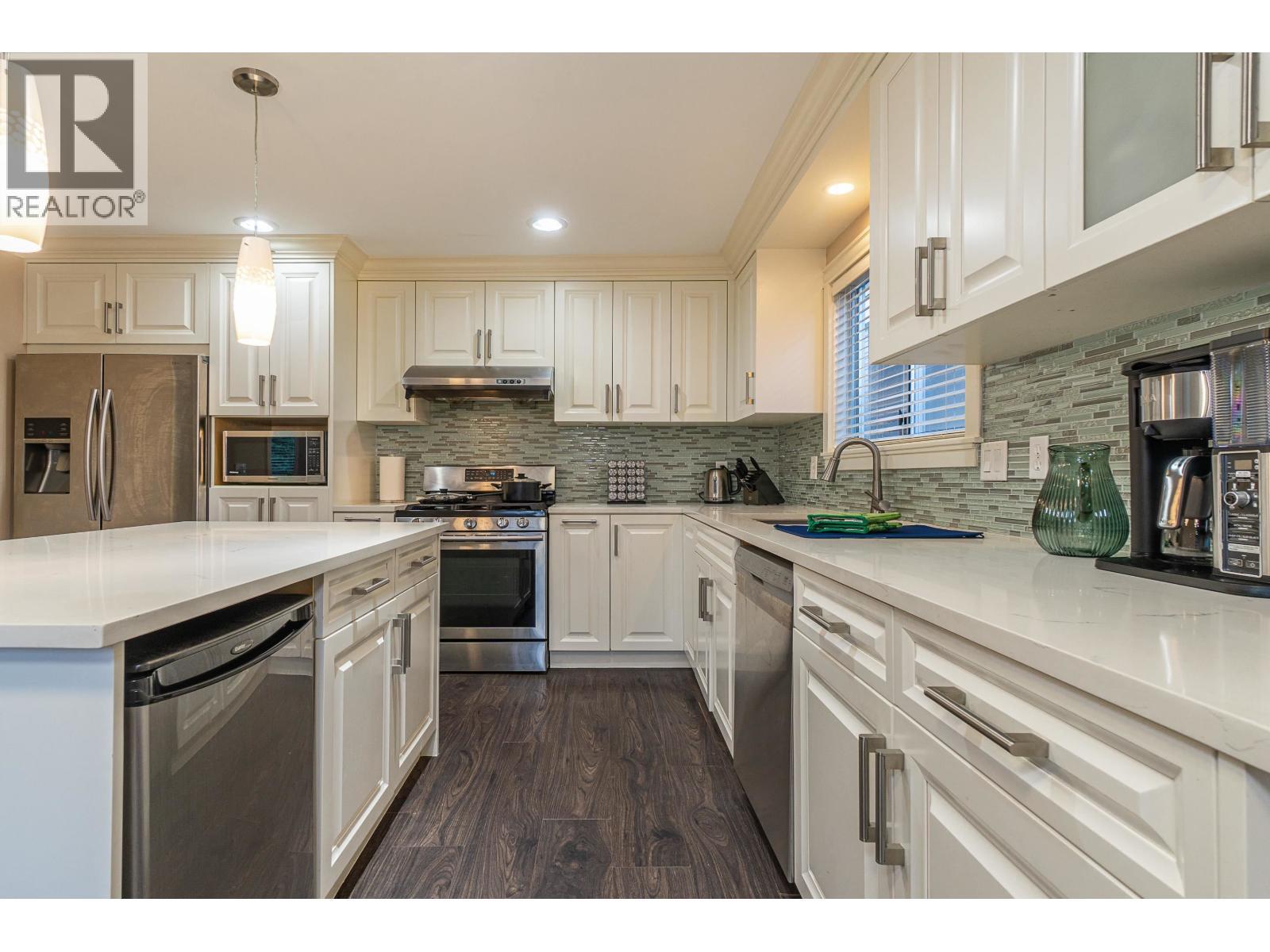 2922 W 22Nd Avenue, Vancouver, BC - Indoor Photo Showing Kitchen With Upgraded Kitchen