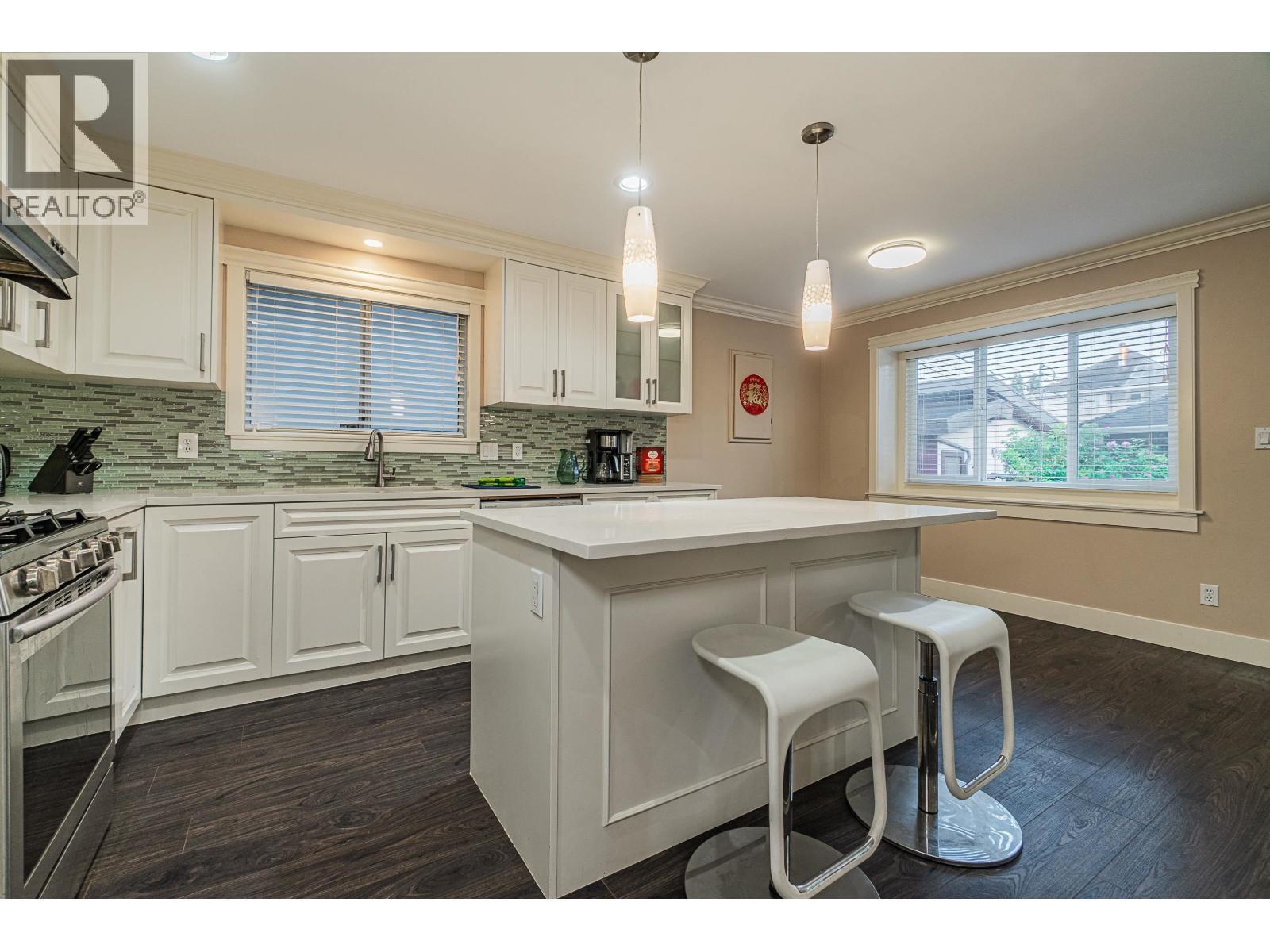 2922 W 22Nd Avenue, Vancouver, BC - Indoor Photo Showing Kitchen With Upgraded Kitchen
