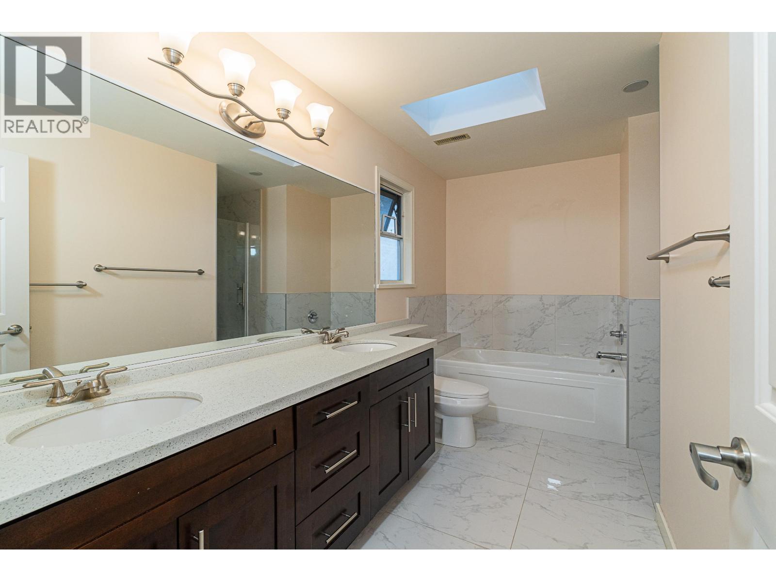 2922 W 22Nd Avenue, Vancouver, BC - Indoor Photo Showing Bathroom