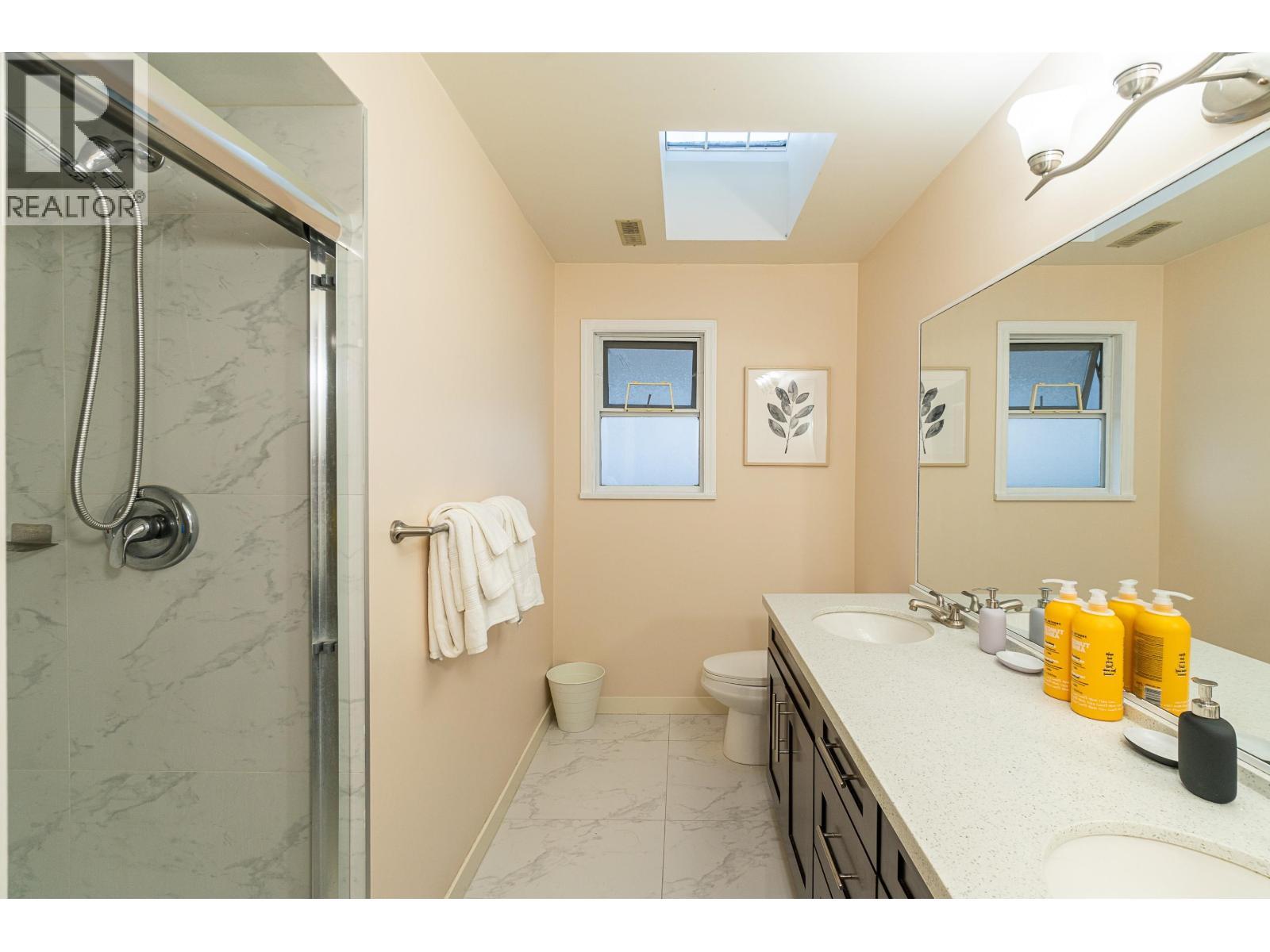 2922 W 22Nd Avenue, Vancouver, BC - Indoor Photo Showing Bathroom