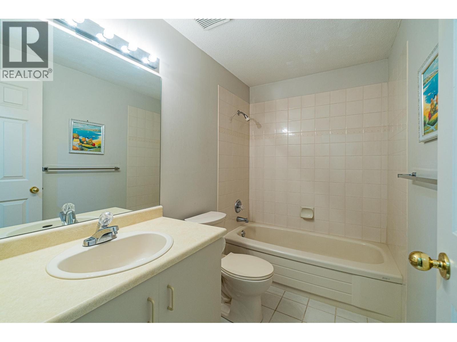 2922 W 22Nd Avenue, Vancouver, BC - Indoor Photo Showing Bathroom