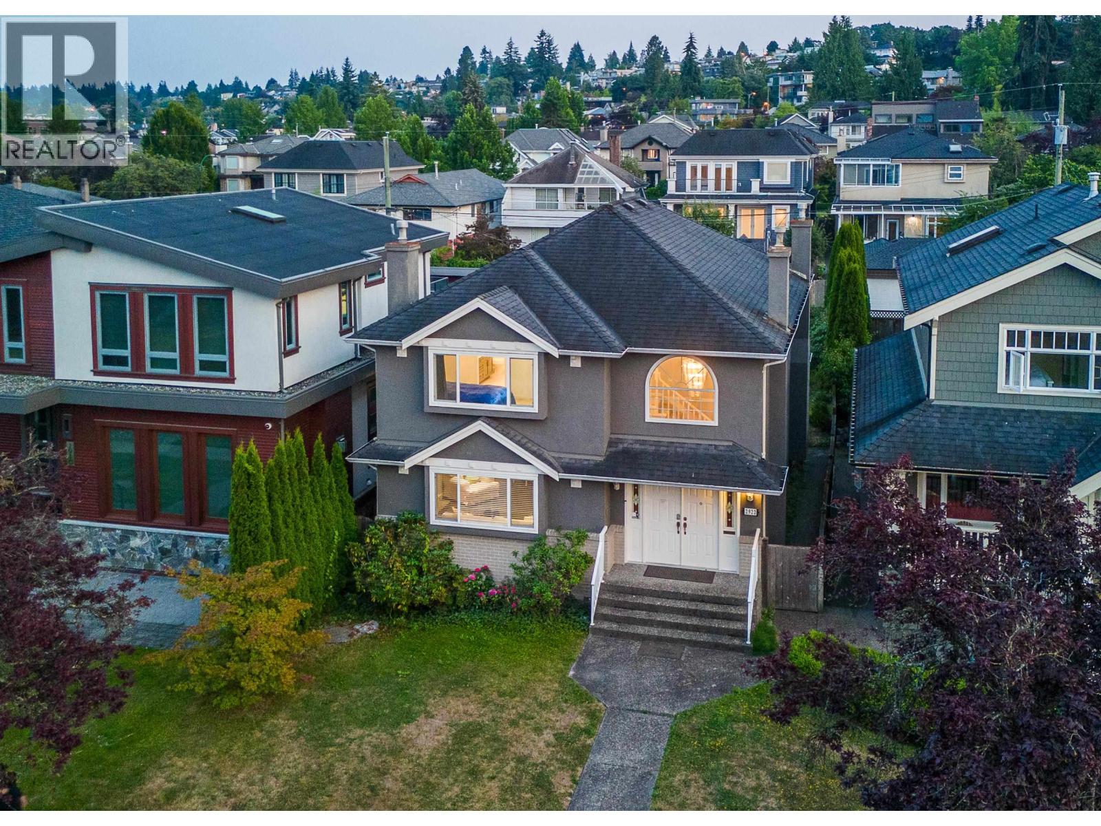 2922 W 22Nd Avenue, Vancouver, BC - Outdoor With Facade