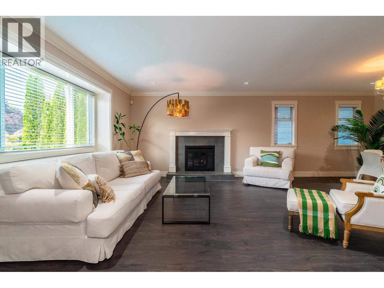 2922 W 22Nd Avenue, Vancouver, BC - Indoor Photo Showing Living Room With Fireplace