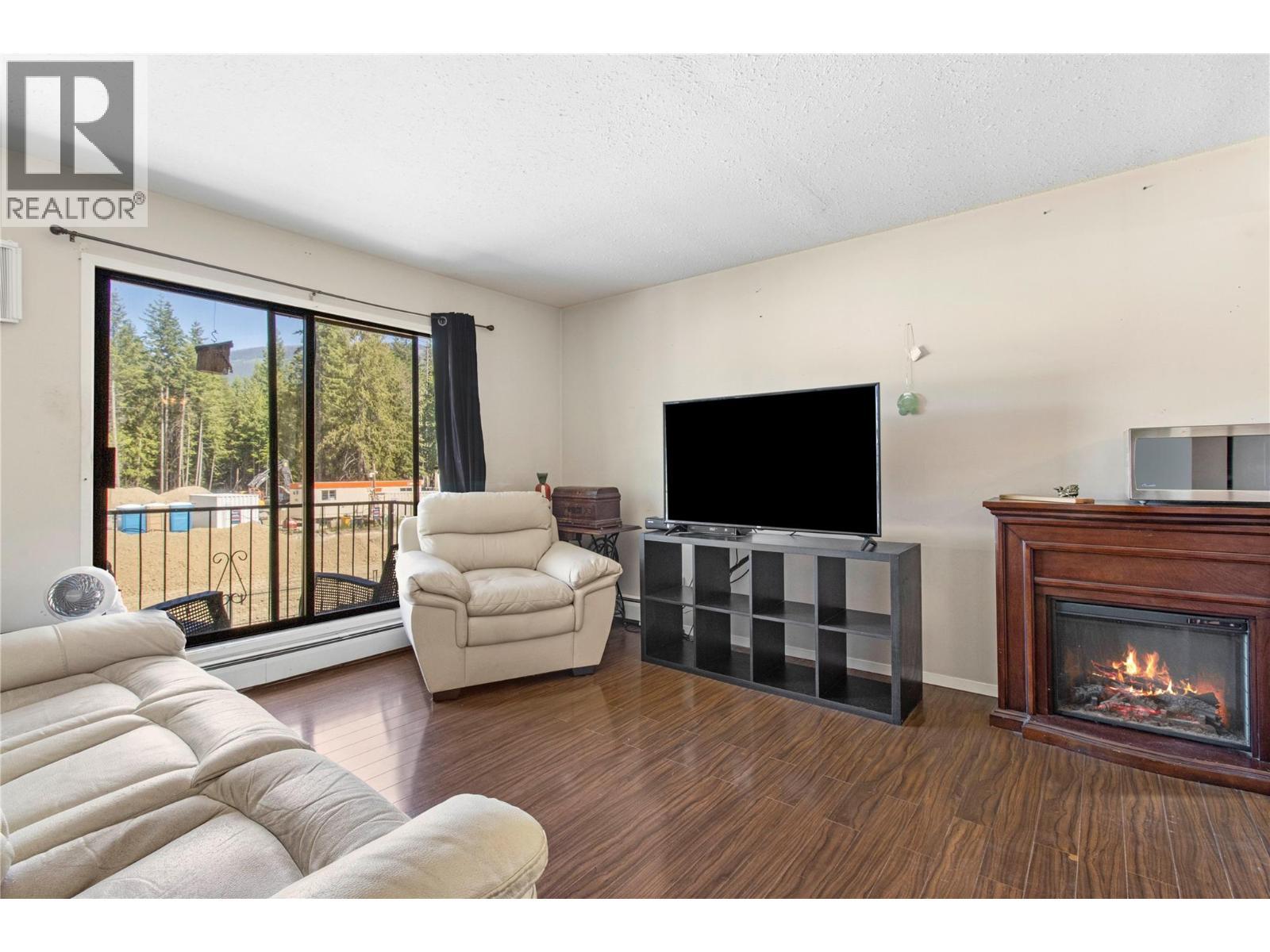 409 Main Street Unit# 204, Sicamous, BC - Indoor Photo Showing Living Room With Fireplace