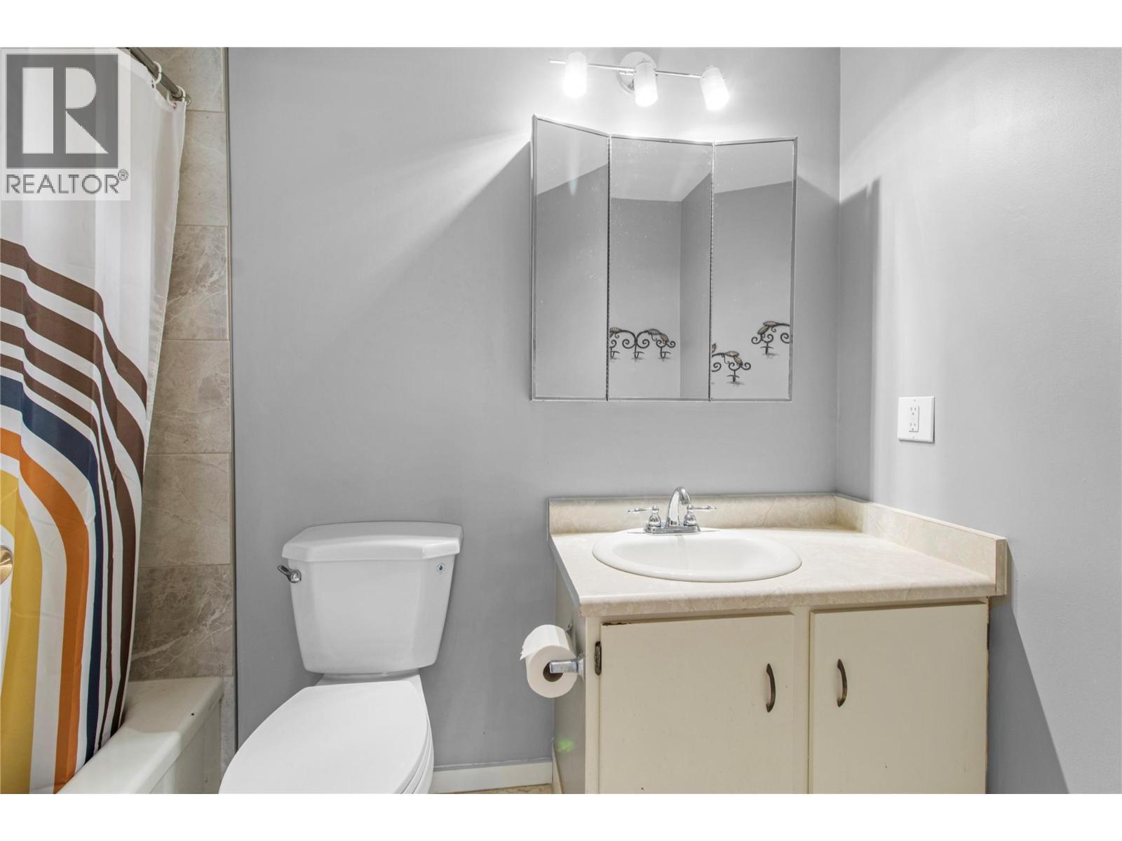 409 Main Street Unit# 204, Sicamous, BC - Indoor Photo Showing Bathroom