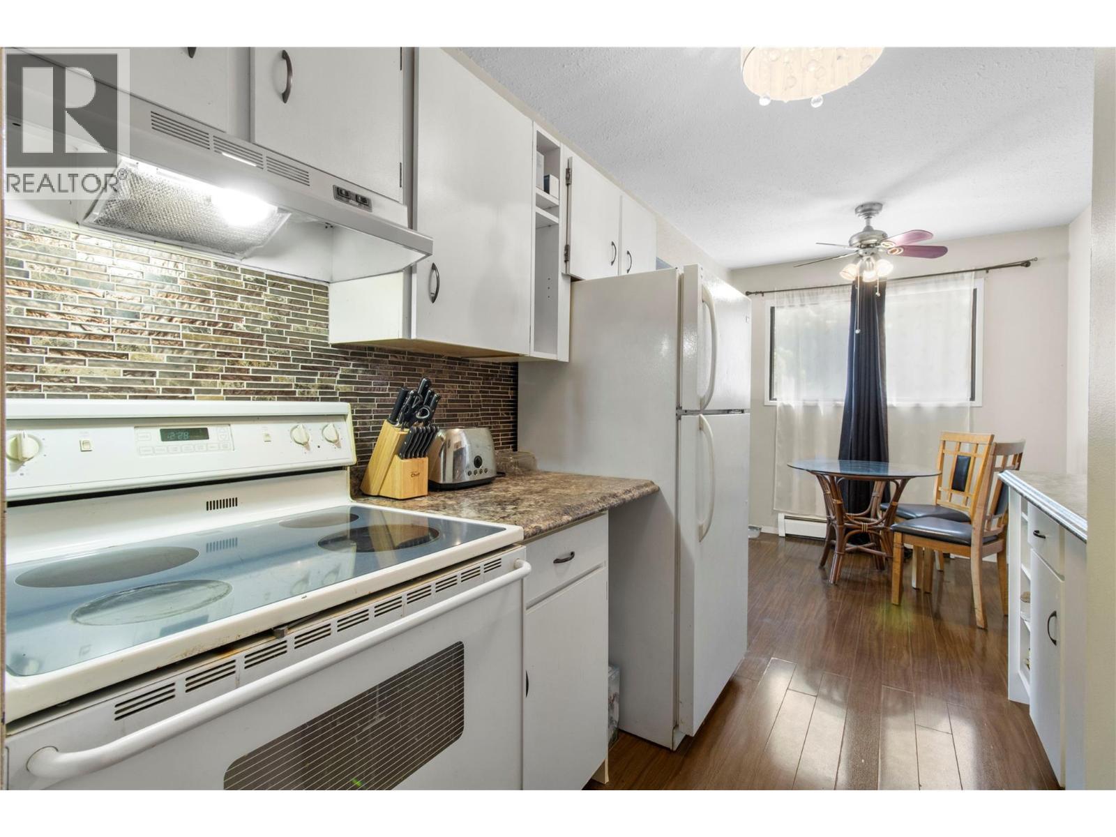409 Main Street Unit# 204, Sicamous, BC - Indoor Photo Showing Kitchen